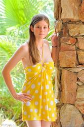 Lara in yellow fisting