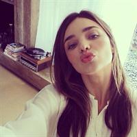 Miranda Kerr taking a selfie