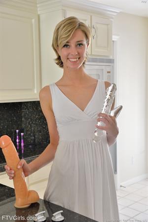 Amy-II FTV Nude Pictures Deep Stretch