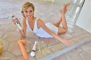 Amy-II FTV Nude Pictures Fisting In White