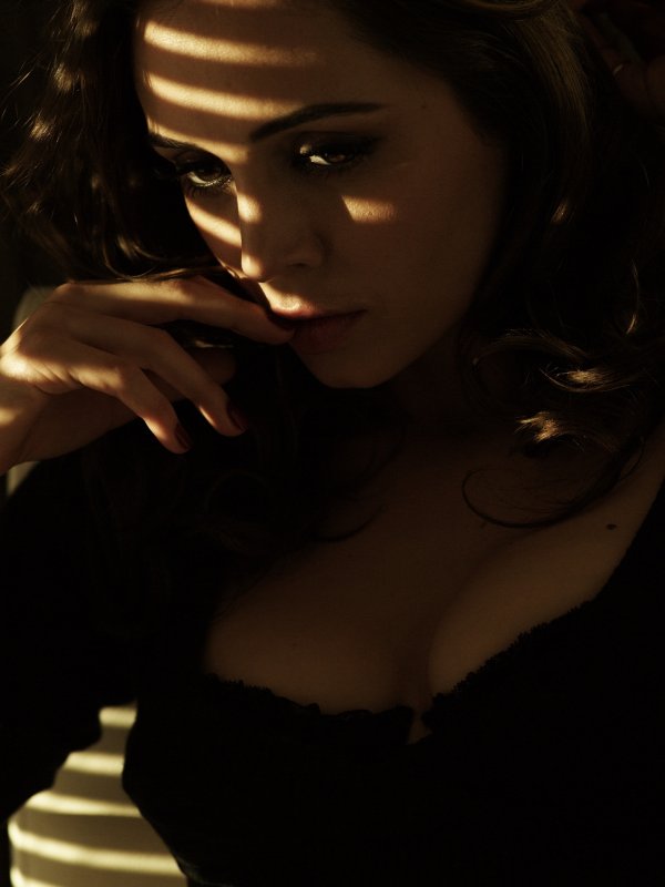 Eliza Dushku in lingerie