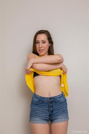 Britney Bank Nude Pictures Britney Takes Off Her Shorts