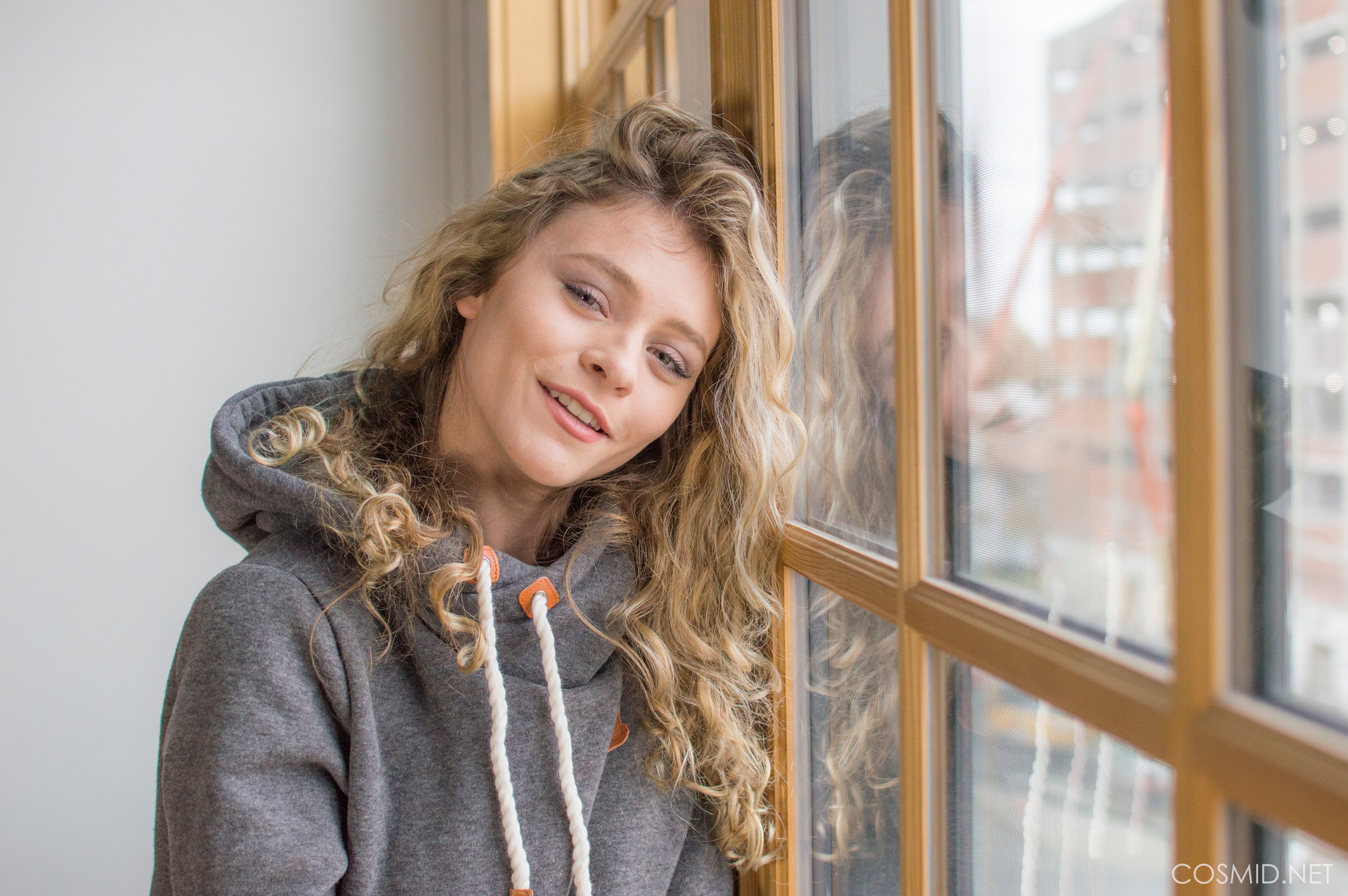 Alice Takes Off Her Hoodie