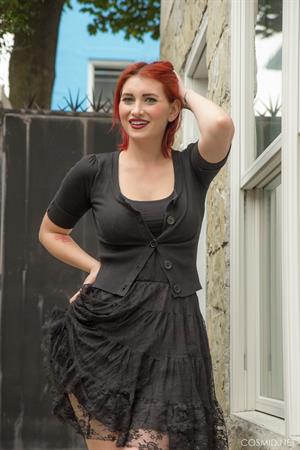 Cat Roe Nude Pictures Cat Roe's Dress Outside