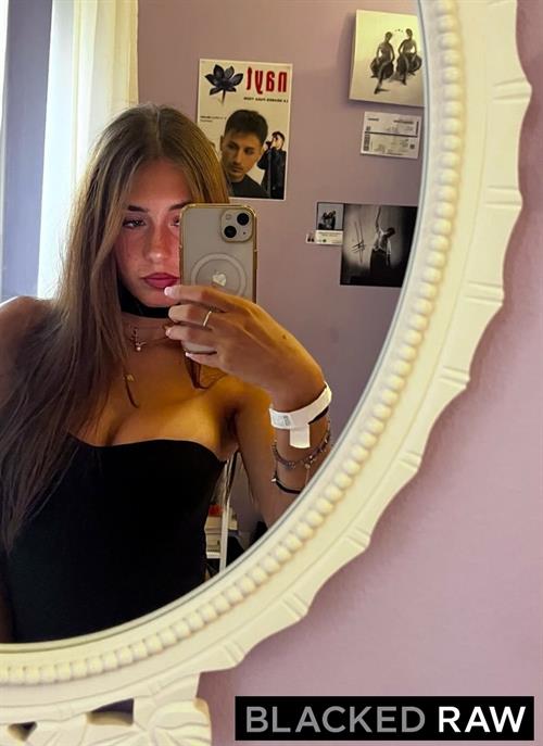 Chiara taking a selfie