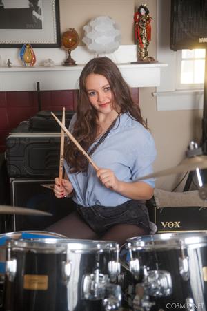 Hailee Fox Nude Pictures Playing The Drums