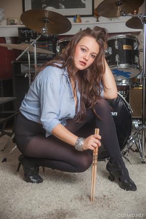 Hailee Fox Nude Pictures Playing The Drums