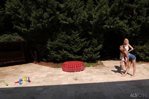 Bonnie Dolce Nude Pictures Analog Signal