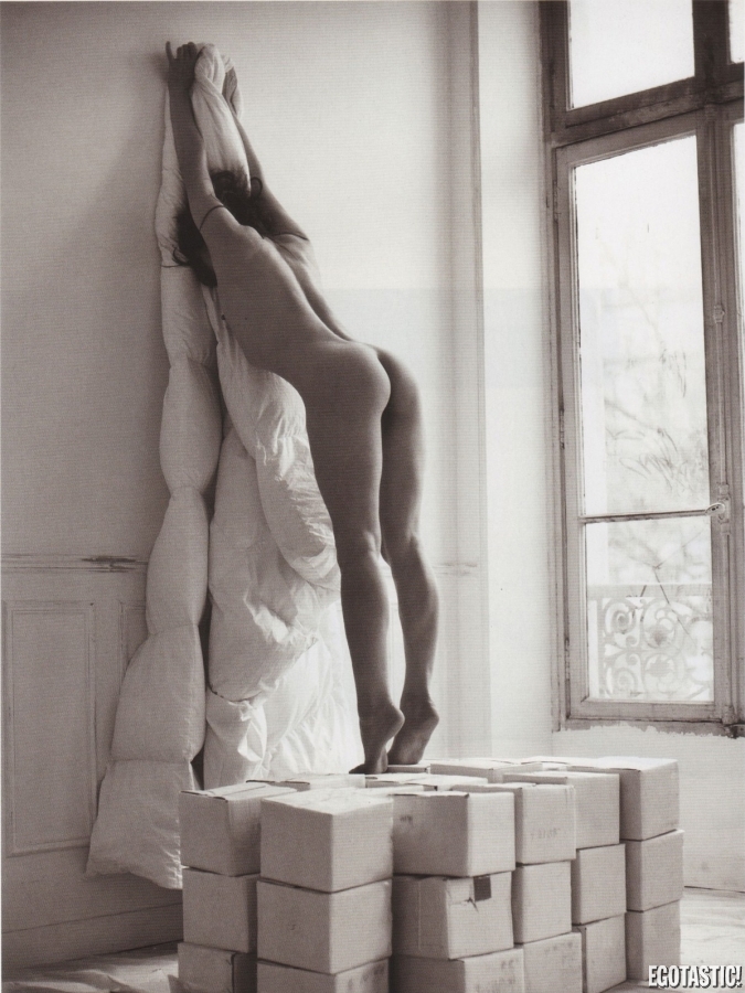 Milla Jovovich - ass