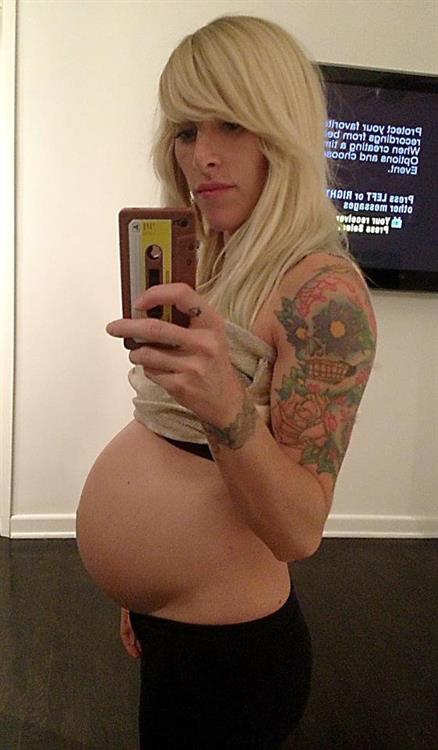 Sarah Blackwood taking a selfie
