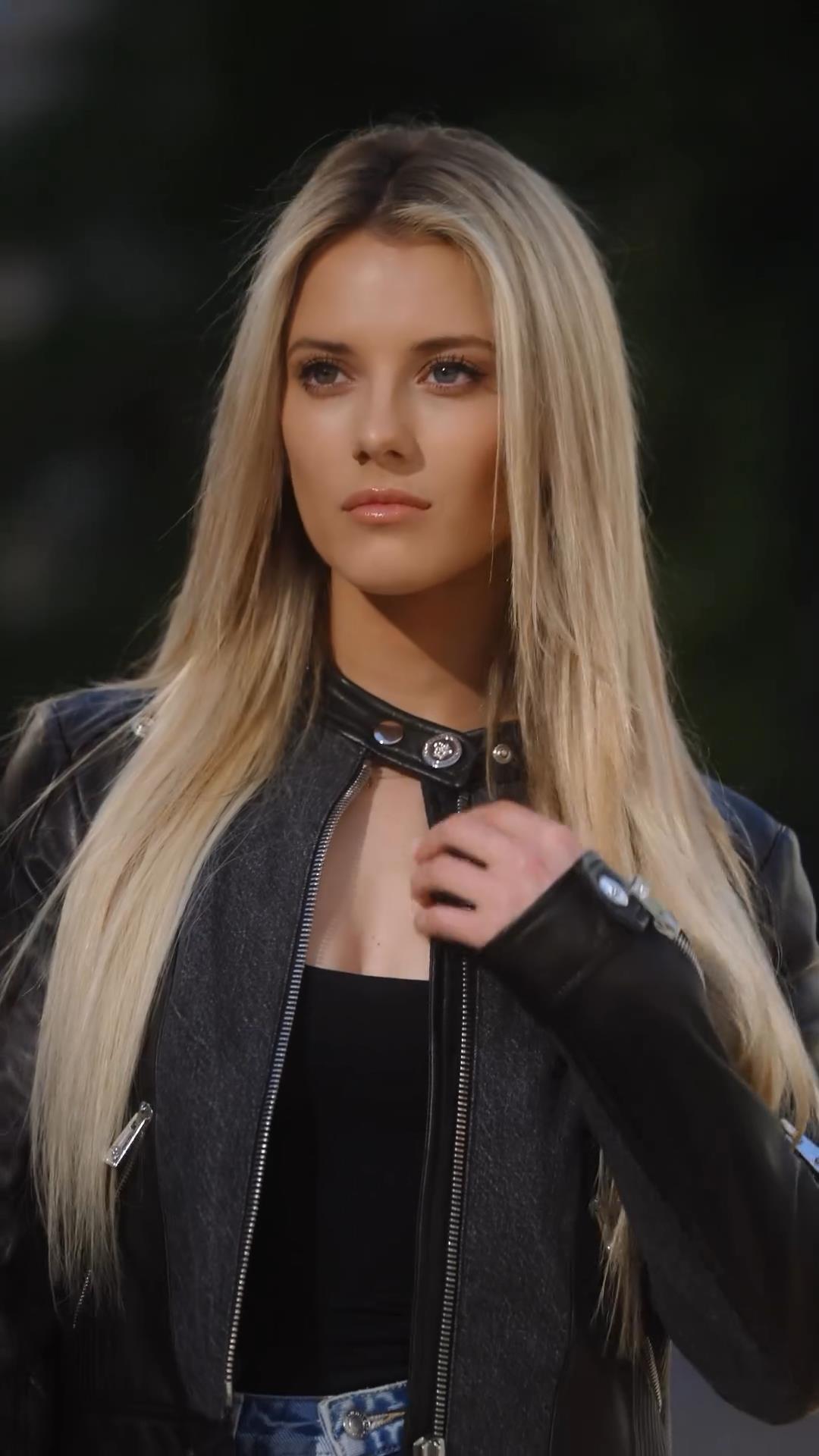 Lindsay Brewer