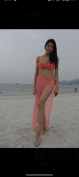 Wang Lijuan taking a selfie