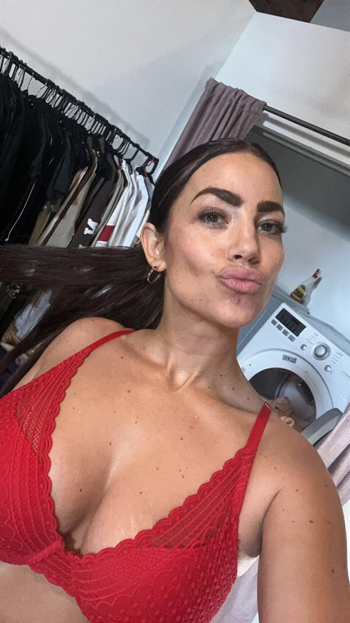 Koda Monroe in lingerie taking a selfie