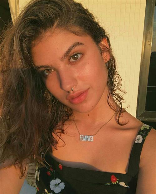 Giovanna Grigio taking a selfie