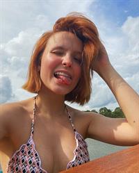 Larissa Manoela in a bikini taking a selfie