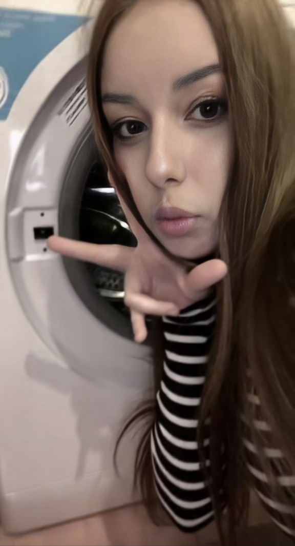 Agara taking a selfie