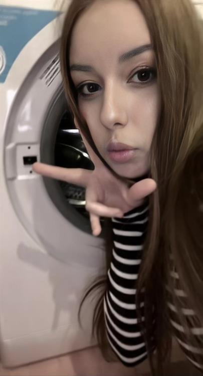 Agara taking a selfie