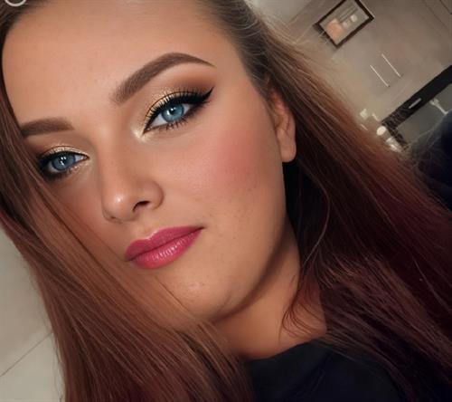 Mikayla Watson taking a selfie