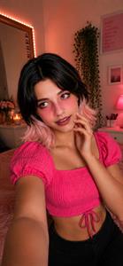 Nati Tulipa taking a selfie