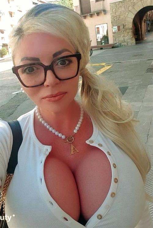 ALINA LAZAR