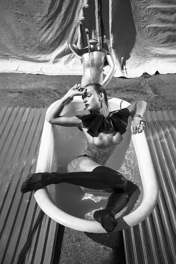 Nude bathtub art modeling 
