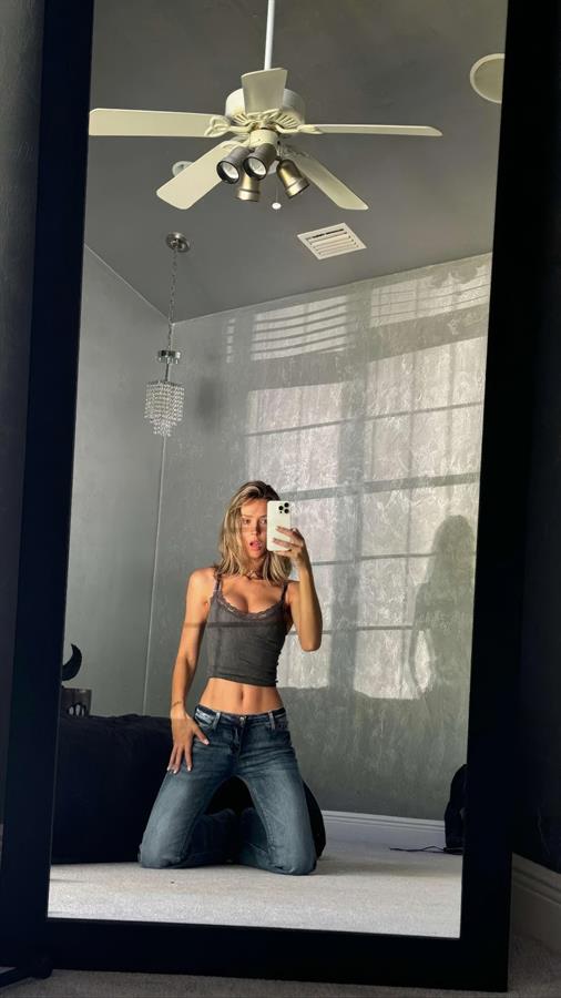 Rachel taking selfies of Rachel