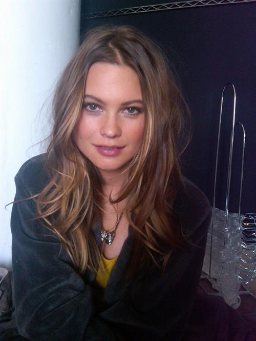 Behati Prinsloo taking a selfie