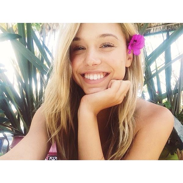 Alexis Ren