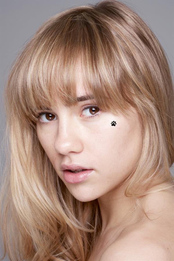 Suki Waterhouse