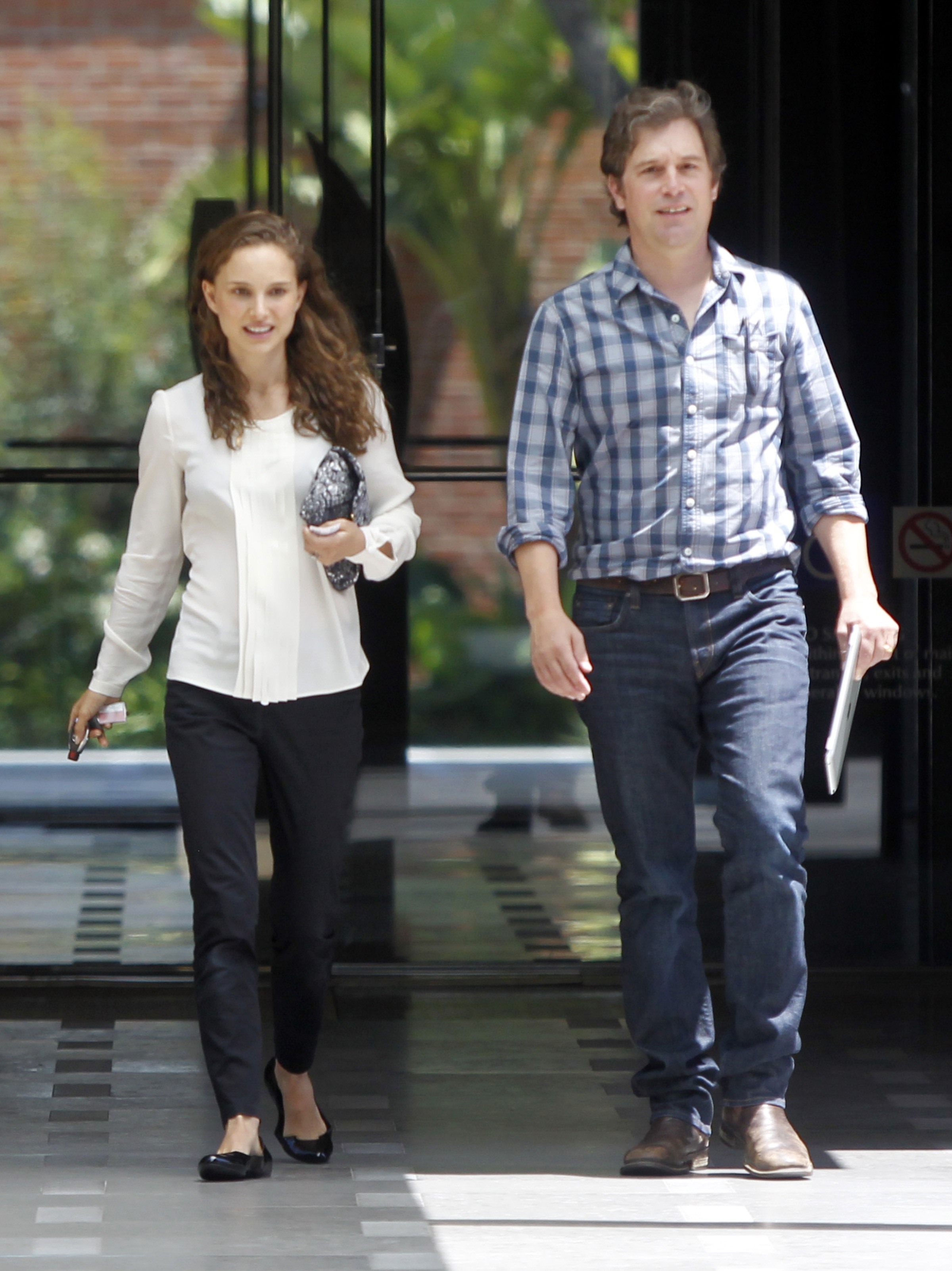 Natalie Portman Pictures Natalie Portman - Exits an office building in Beverly Hills - August 10, 2012