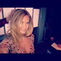 Bar Refaeli taking a selfie
