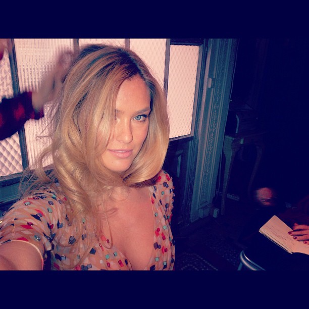 Bar Refaeli taking a selfie