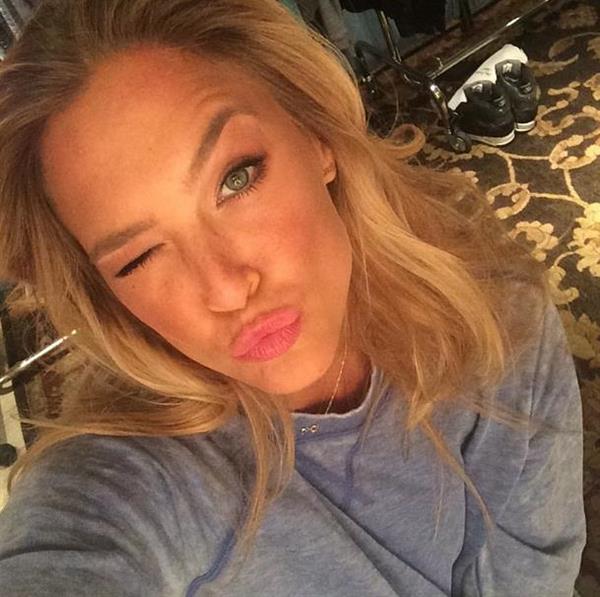 Bar Refaeli taking a selfie