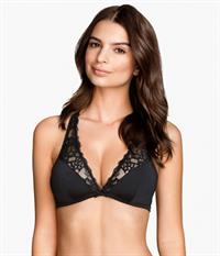 Emily Ratajkowski in lingerie