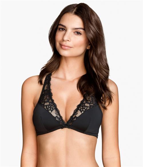 Emily Ratajkowski in lingerie