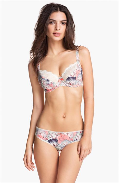 Emily Ratajkowski in lingerie