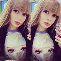 Angelica Kenova taking a selfie