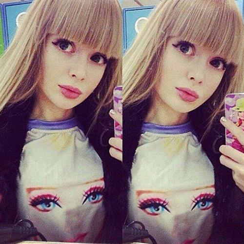 Angelica Kenova taking a selfie