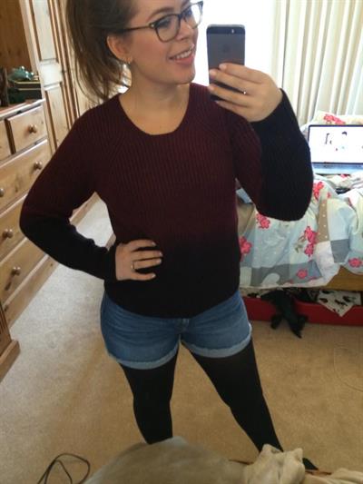 Tanya Burr taking a selfie