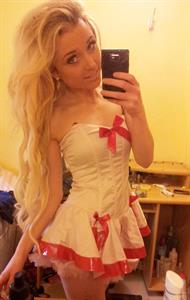 Chloe Harwood taking a selfie