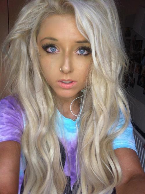 Chloe Harwood taking a selfie