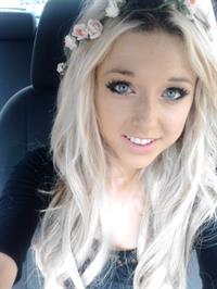 Chloe Harwood taking a selfie