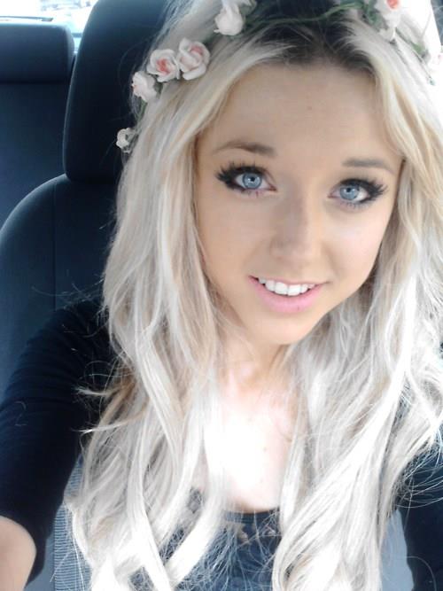 Chloe Harwood taking a selfie